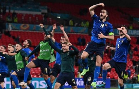 Italian side celebrating as they secured their place.